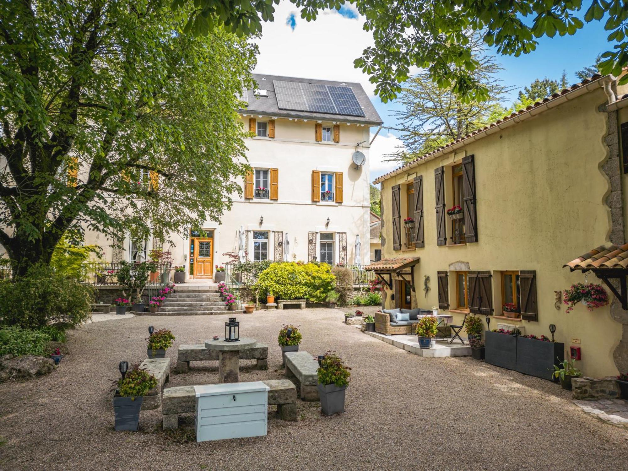 Gites Du Caylar - Chambres Et Appartments Le Caylar Exteriör bild